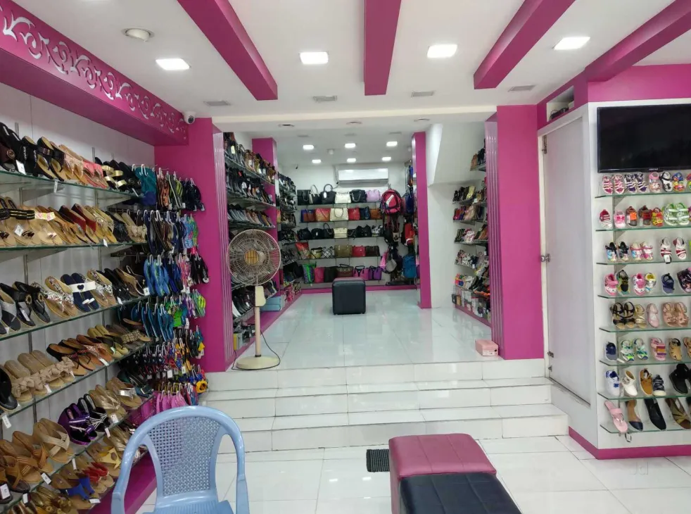 LUXUS MULTIBRAND FOOTWEARS AND BAGS